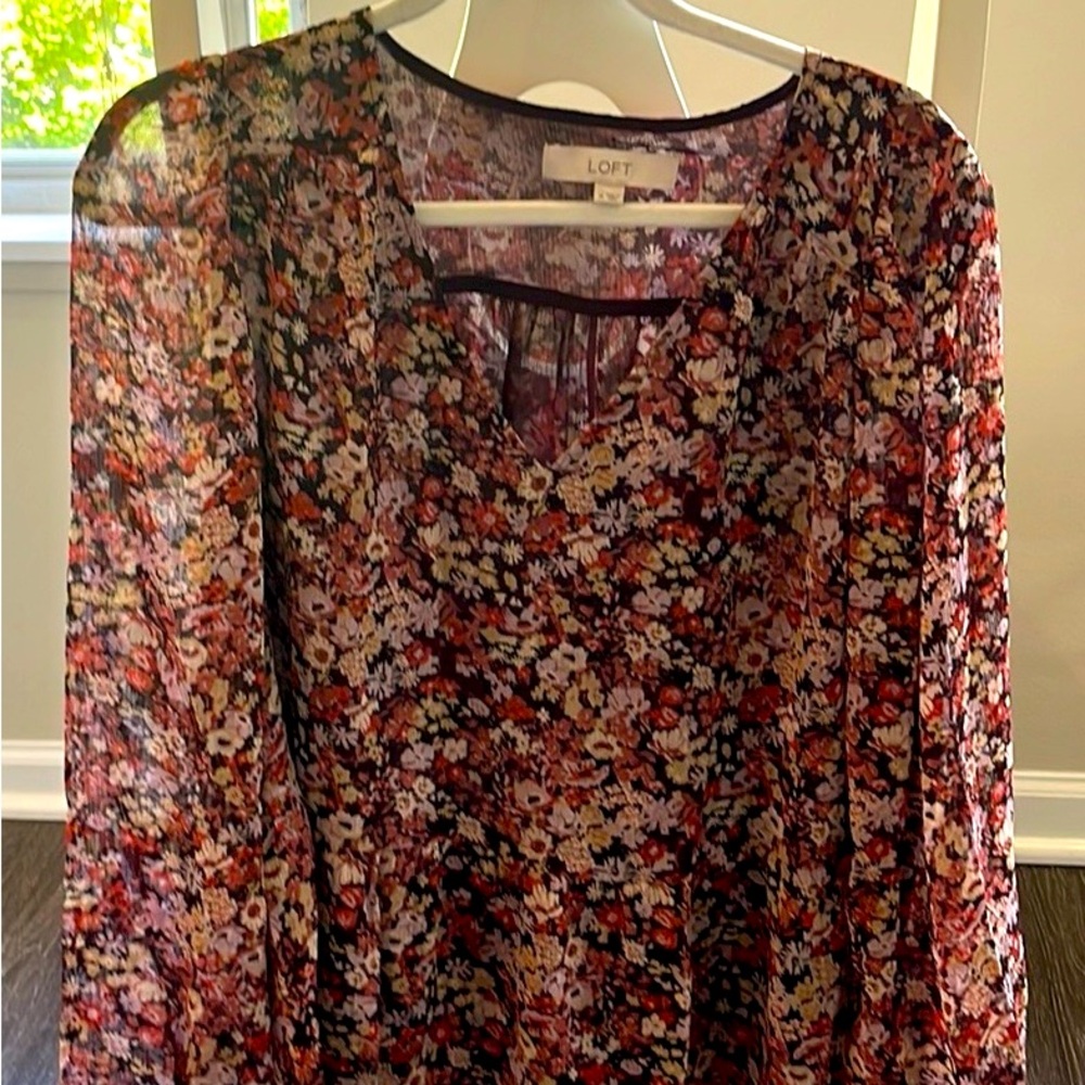 Women’s Romantic Fall Floral Print Blouse from Loft. Size M.